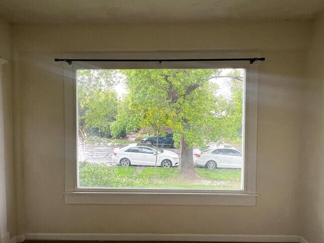 Building Photo - 867 Browning Ave