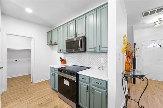 Building Photo - 7022 Cottonwood Cir
