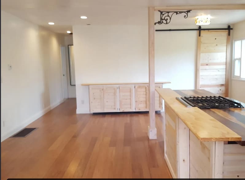 Building Photo - 699 Lottie St