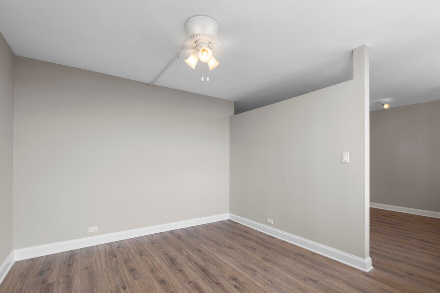 Building Photo - 1355 N Sandburg Terrace