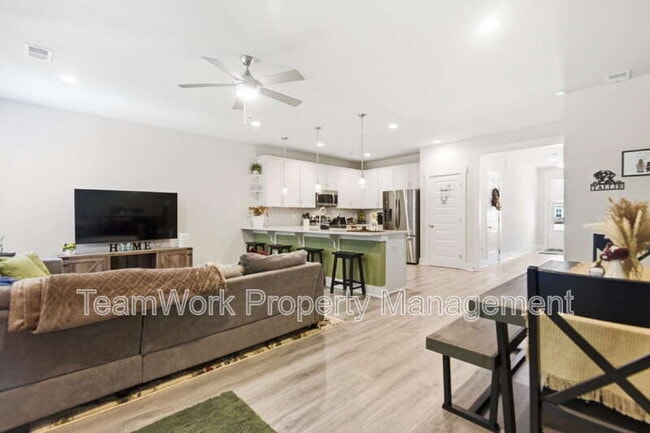 Building Photo - 7722 Park Gate Dr