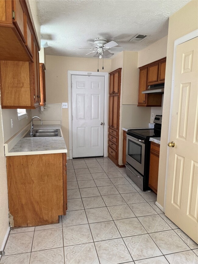 Building Photo - 8426 Avington Rd