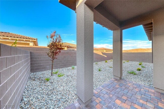 Building Photo - 102 Ibiza Lk Dr