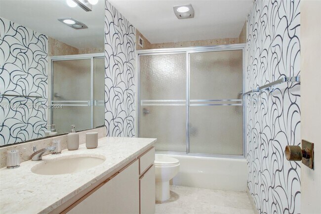 Building Photo - 1800 NE 114th St