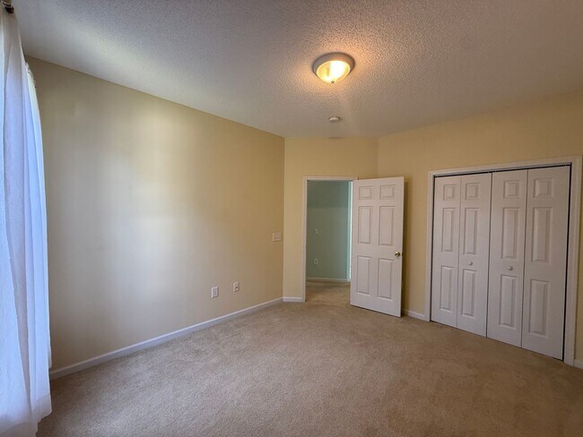 Building Photo - 2302 Clandon Dr