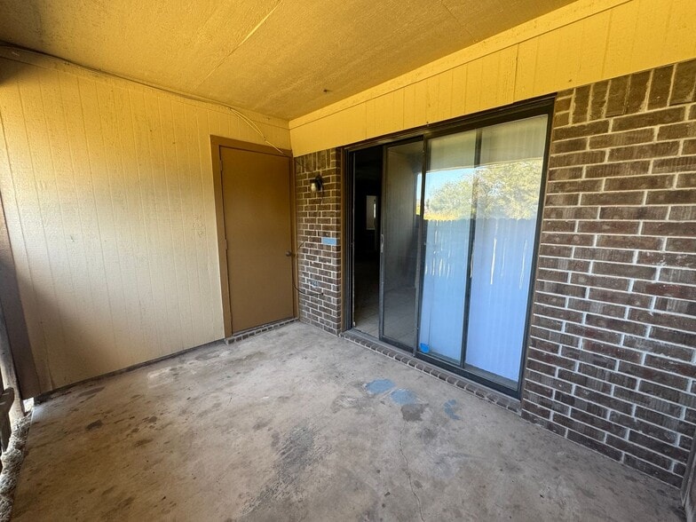 Building Photo - 1701 Cedarview Cir