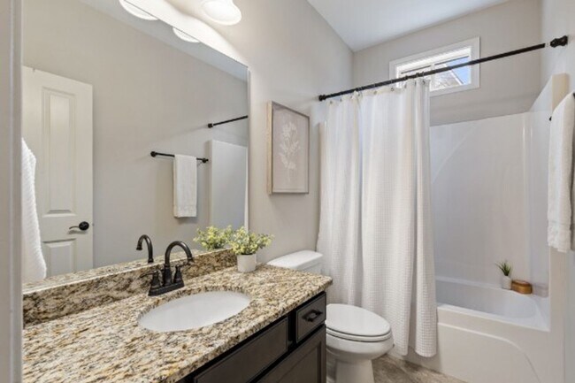 Building Photo - Beautiful Townhouse in Berry Farms!