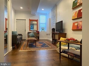 Building Photo - 513 S Regester St