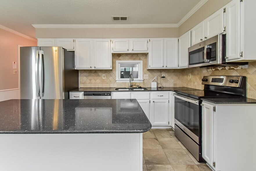 Building Photo - 2703 Misty Woods Cove N