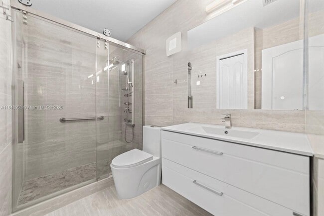 Building Photo - 160 Jacaranda Country Club Dr