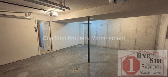 Building Photo - Beautiful 3 Bedroom & 2 Bathroom Home!