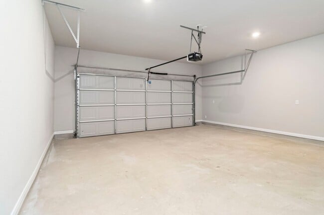 Building Photo - Brand New Amanda Park Townhome | 3 Bed, Private Yard & Modern Finishes