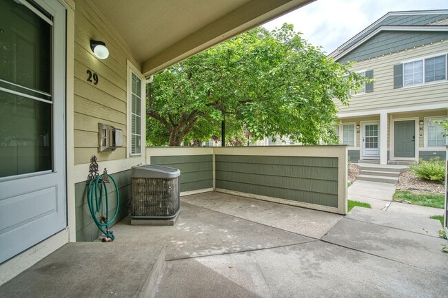 Building Photo - Beautiful Quail Crossing Townhome – Walk t...