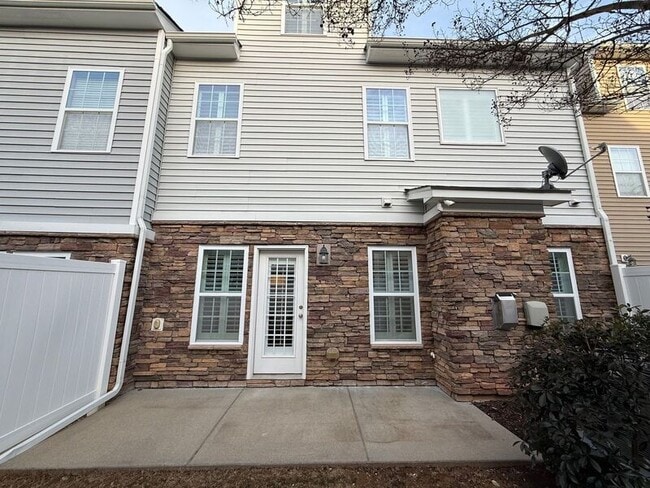 Building Photo - 1019 Monmouth Loop