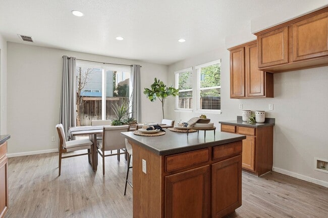 Building Photo - SPACIOUS & CLEAN 2 STORY, 4 BEDROOM, 2.5 BATH IN NATOMAS