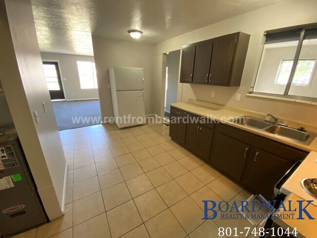 Building Photo - 1453 2320 S