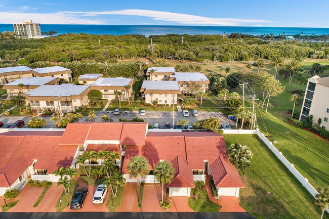 Building Photo - 131 Palm Ave