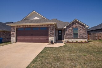 Building Photo - Stunning 3 bedroom 2 bath rental in Whitehouse! – A Must-See!