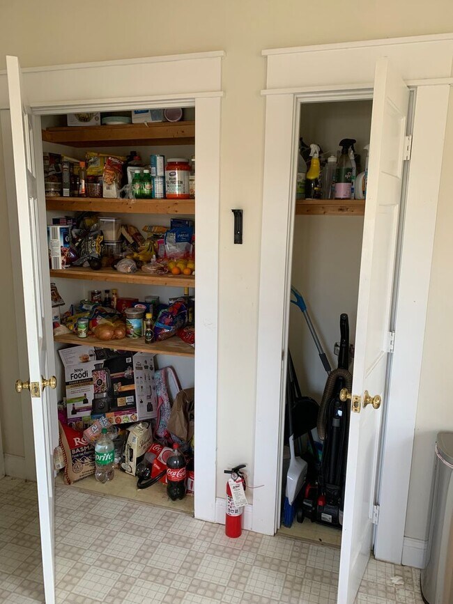 Building Photo - Spacious 2 bed/3 bath Home near Switchyard Park!