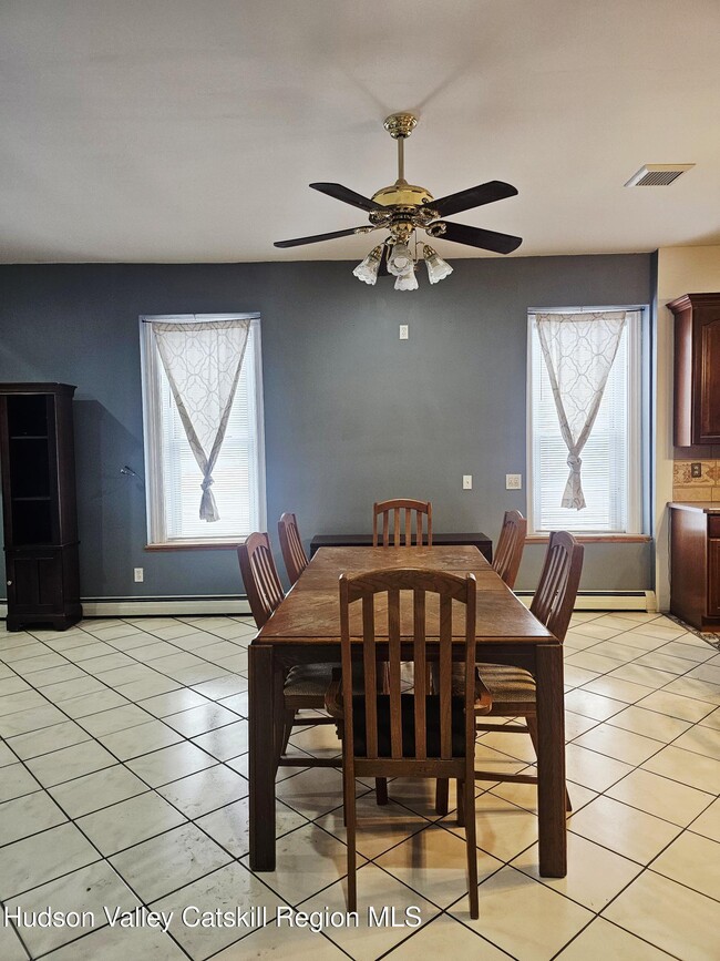 Building Photo - 305 Main St