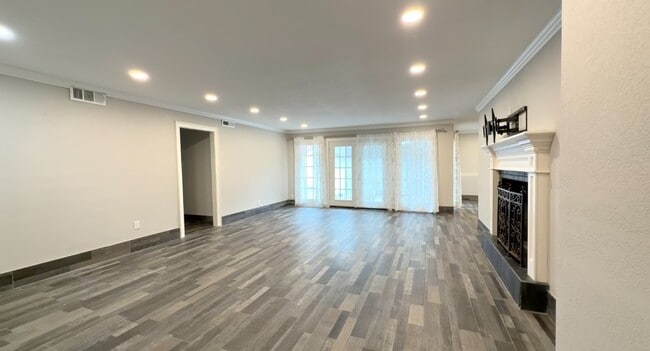 Building Photo - 3310 N Braeswood Blvd