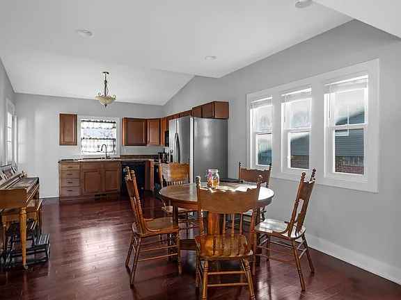 Building Photo - 683 42nd St