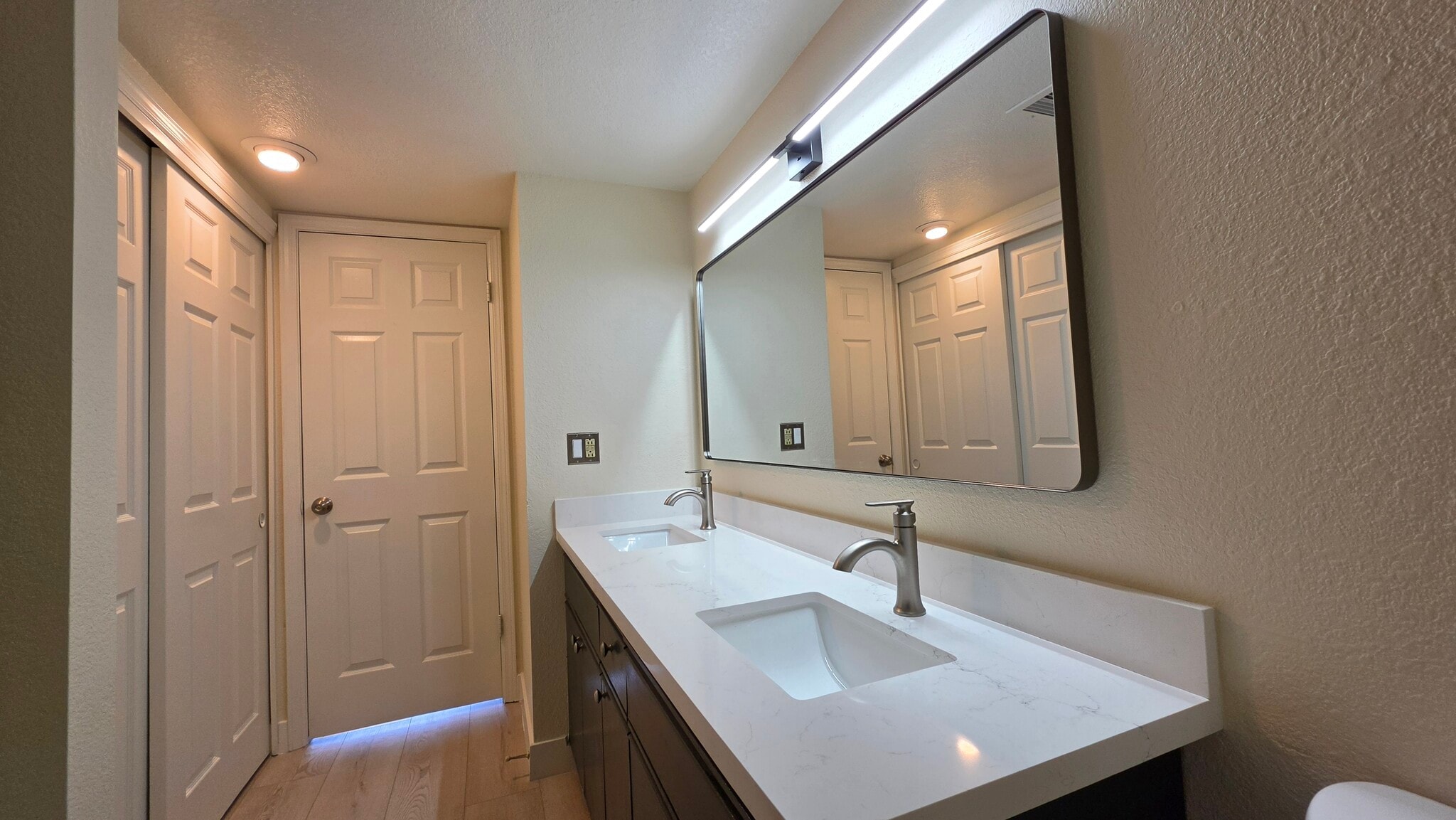 Master bath - 1351 N Pleasant Dr