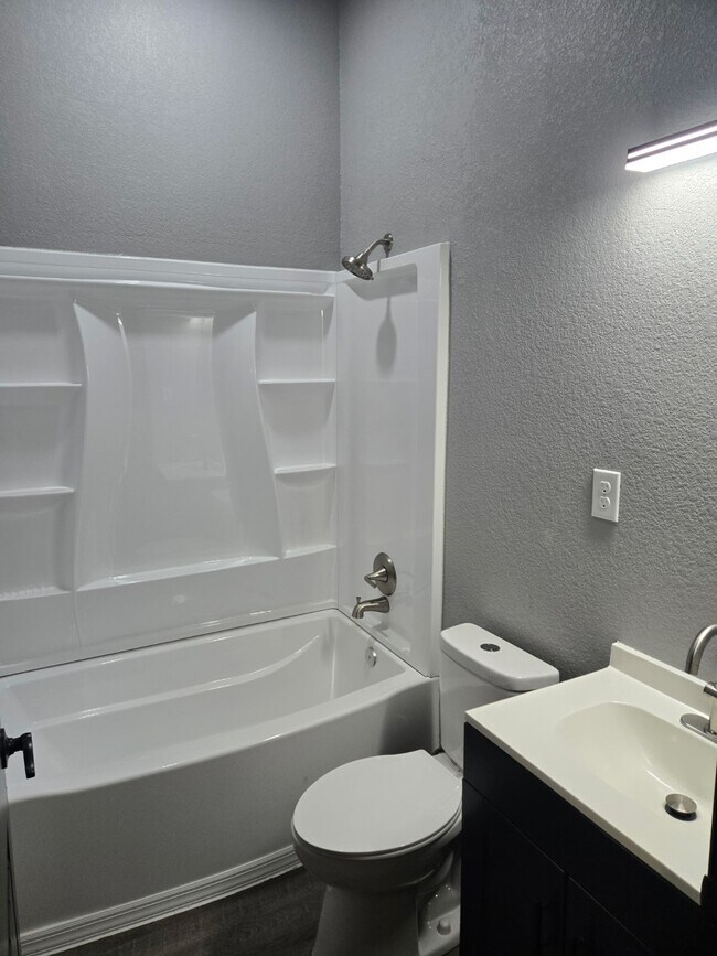 Building Photo - 2886 Broadway St