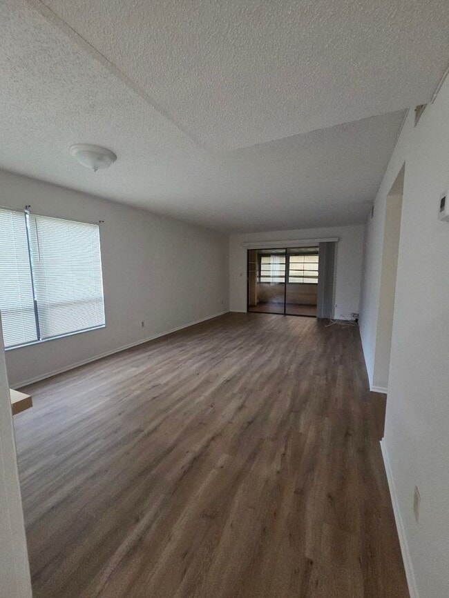 Building Photo - Temple Terrace Condo