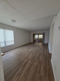 Building Photo - HOLIDAY SPECIAL! Updated 2/2 River Oaks Condo