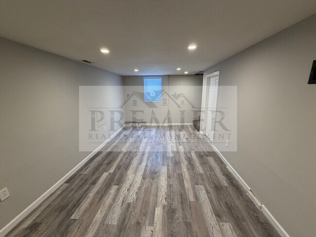 Building Photo - 504 N Westwood Dr