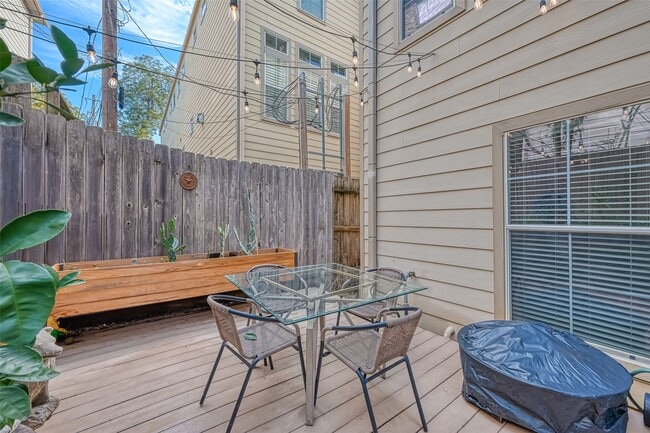 Building Photo - 410 Fowler St