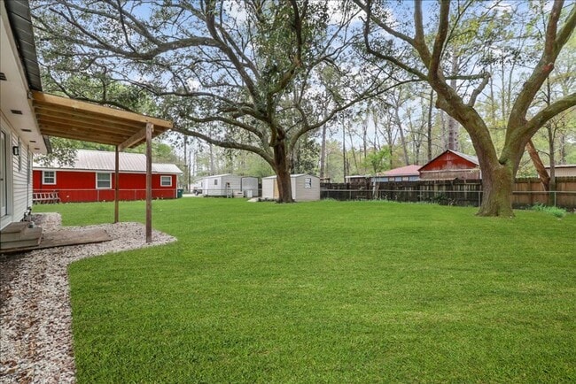 Building Photo - Completely Renovated 3 Bed 2 Bath home with HUGE fenced yard & shed