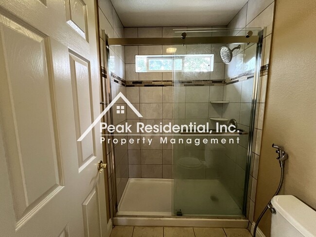 Building Photo - Beautiful Empire Ranch 5bd/3ba Home with 3 Car Garage - Must See
