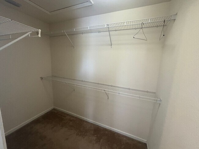 Building Photo - Amazing Neighborhood 3/3 W/Great Amenities!