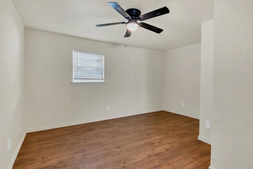 Building Photo - Room in House on Houghton Ave