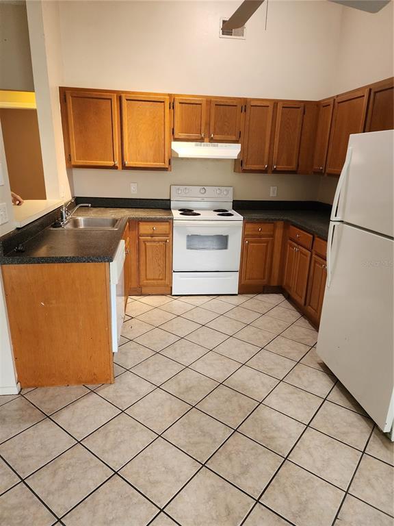 Building Photo - 2747 Kavalier Dr