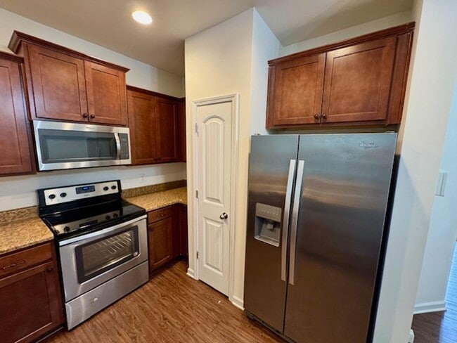 Building Photo - Crosstowne Townhome Available NOW!