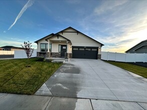 Building Photo - Great home in Northwest Twin Falls
