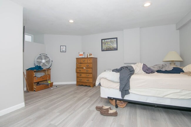 Building Photo - Renovated 4-Bed / 2-Bath in Allston | In-Unit Laundry | 9/1