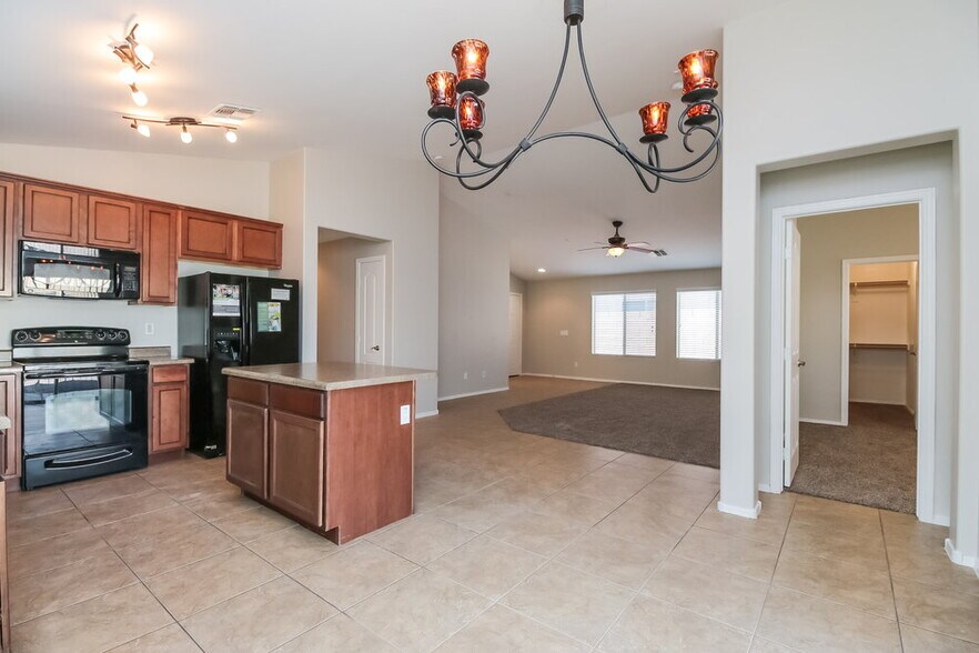 Building Photo - 1674 W Corriente Dr