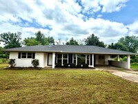 Building Photo - 829 Maple Shade Rd