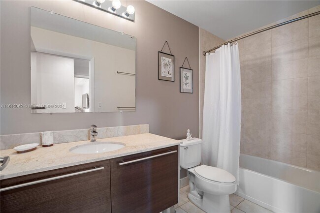 Building Photo - 1900 N Bayshore Dr