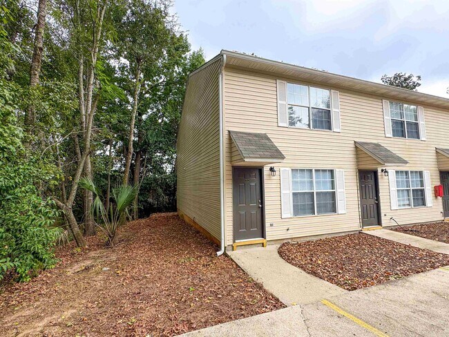 Building Photo - 1921 Larette Dr