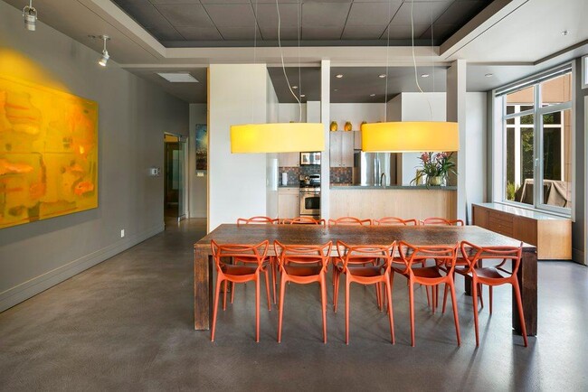 Building Photo - Ellington - 1 bedroom + den