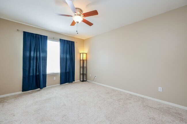 Building Photo - 2865 Westhollow Dr