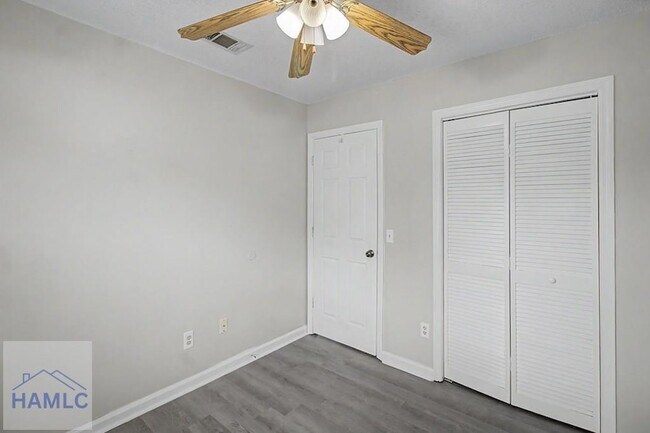 Building Photo - 1651 Latham Ct