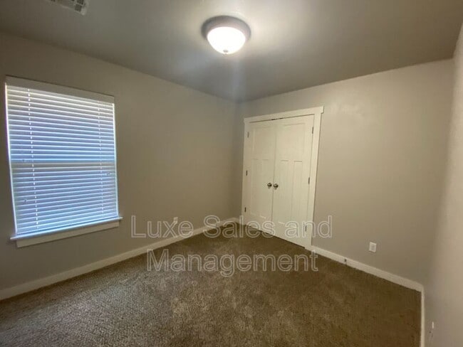 Building Photo - 737 SW 13th St