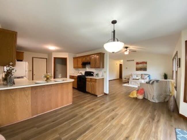 Building Photo - 3 Bedroom/2 Bathroom Home in the Gardens!