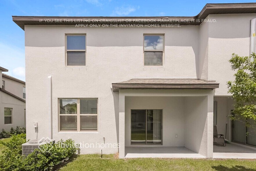 Building Photo - 2900 Coach Manors Way